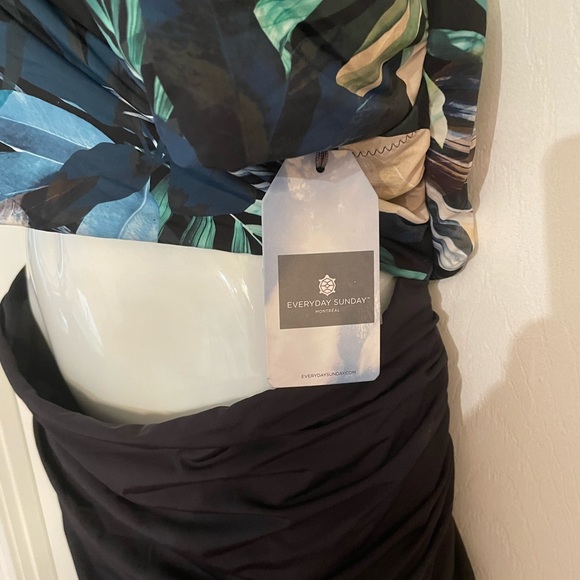 BNWT Everyday Sunday Plus Size “Wrapped One Piece” Women’s Swimwear - Picture 2 of 7